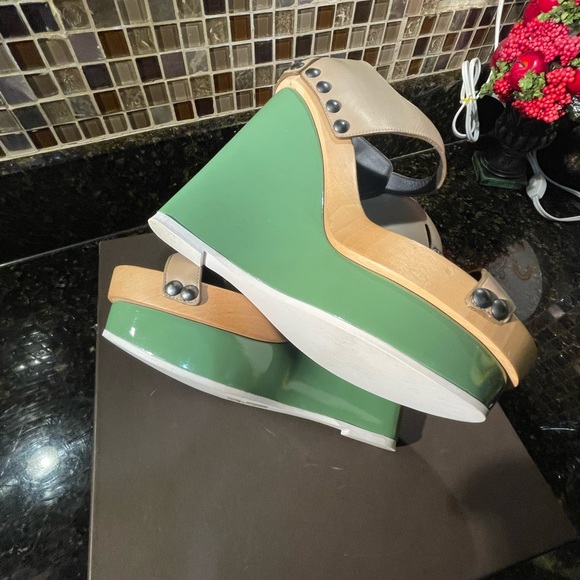 Bottega Veneta Shoes | Bottega Veneta Platform Wedge | Color: Taupe/ Lime Sz. 8 - Picture 12 of 15